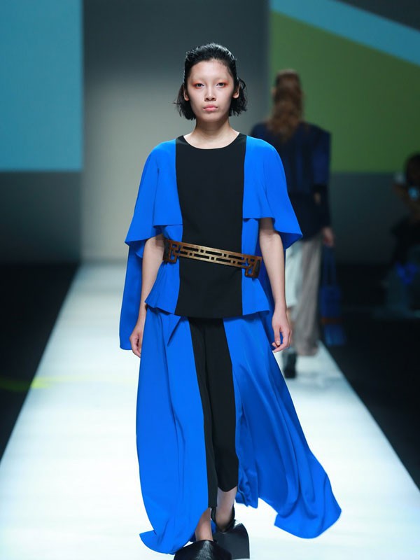 C.J.Yao女装2022春夏季蓝色连衣裙