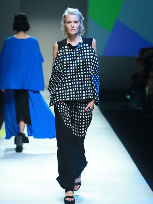 C.J.Yao女装2022春夏季黑色长裙