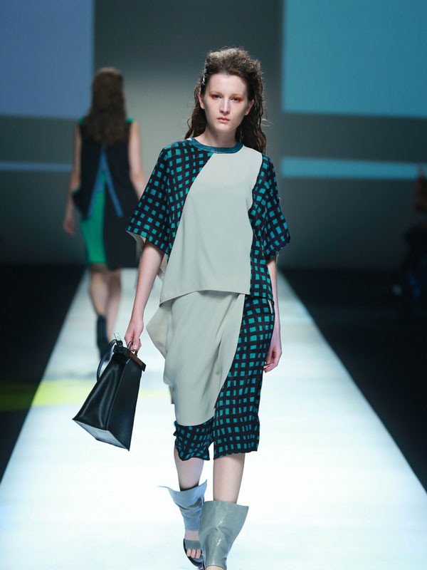 C.J.Yao女装2022春夏季绿色连衣裙