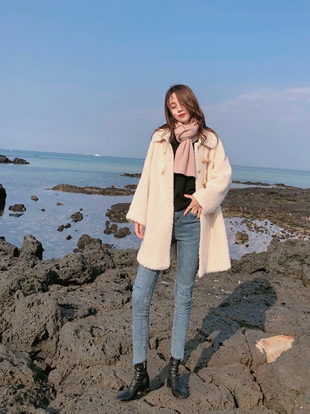 涵香女装2022秋冬季白色大衣