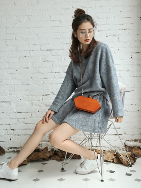 她思女装2021秋冬季灰色连衣裙