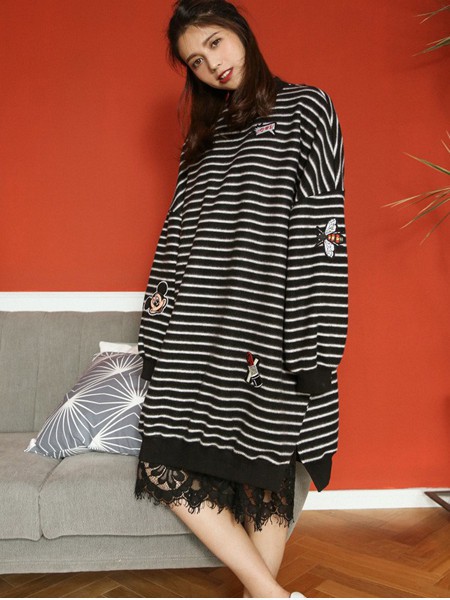 她思女装2021秋冬季黑色连衣裙