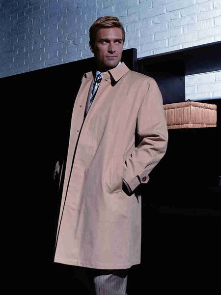 凯文凯利2021秋冬季卡其色大衣