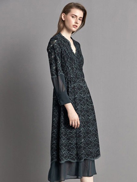 E女装2021秋冬季黑色连衣裙