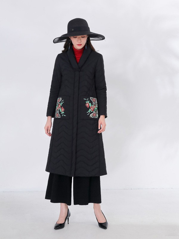 千唐绣女装2021秋冬季黑色大衣