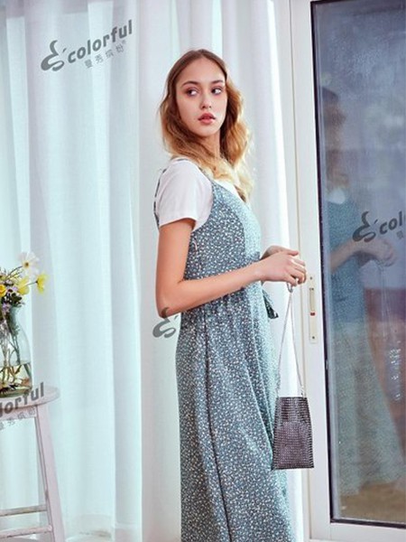 曼秀女装2022春夏季灰色吊带裙