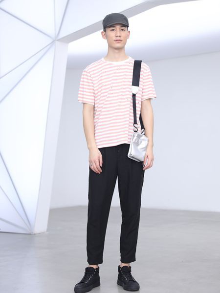 线锁男装2022春夏季粉色T恤