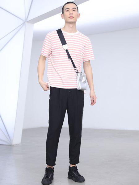 线锁男装2022春夏季粉色T恤