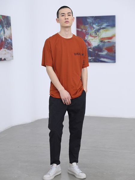 线锁男装2022春夏季咖啡色T恤