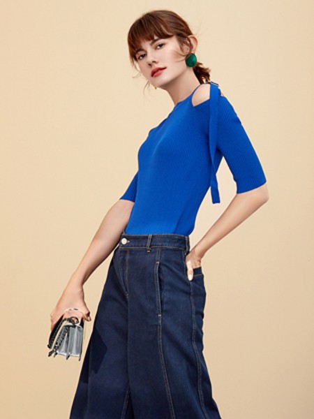 朗蔻女装2022春夏季蓝色针织衫