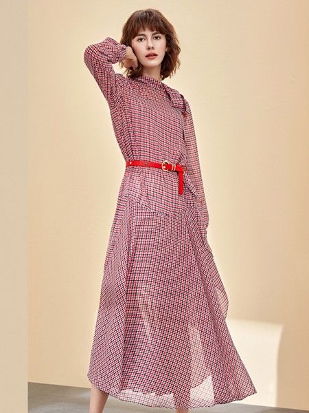 朗蔻女装2022春夏季粉色连衣裙