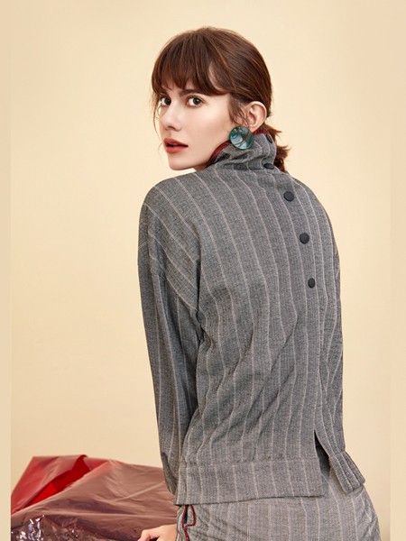 朗蔻女装2022春夏季灰色衬衫