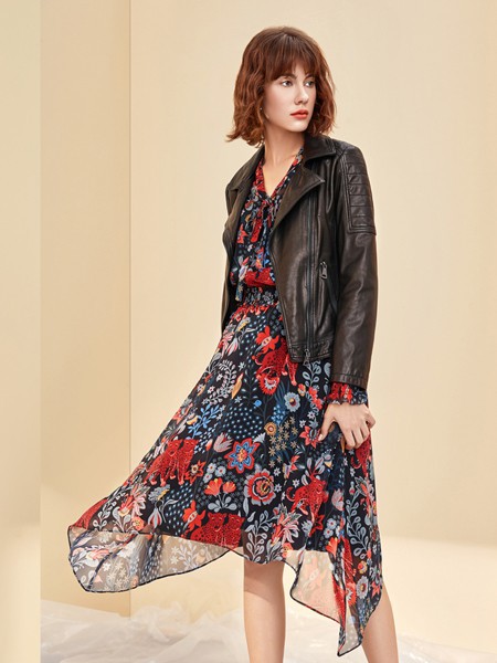 朗蔻女装2022春夏季藏蓝色连衣裙