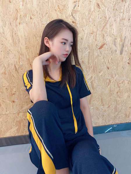 靓漫蒂2022春夏季蓝色T恤