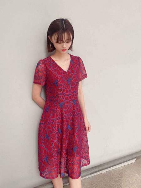 靓漫蒂女装2022春夏季红色连衣裙