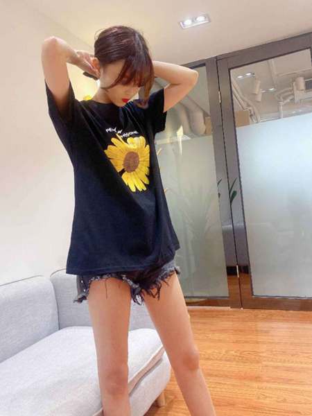 靓漫蒂女装2022春夏季黑色T恤