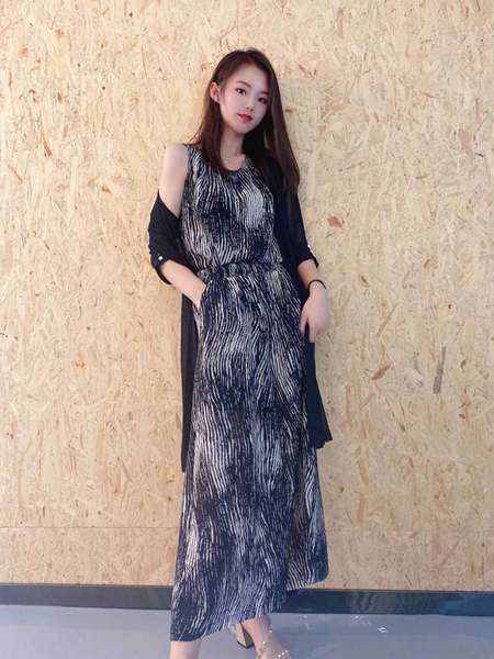 靓漫蒂女装2022春夏季灰色连衣裙