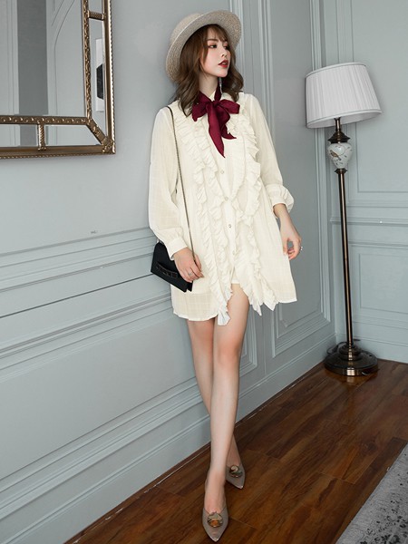 WISKII2022秋冬季白色连衣裙