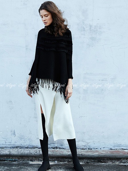 WISKII2022秋冬季白色长裙