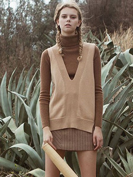 红馆2021秋冬季咖啡色毛衣