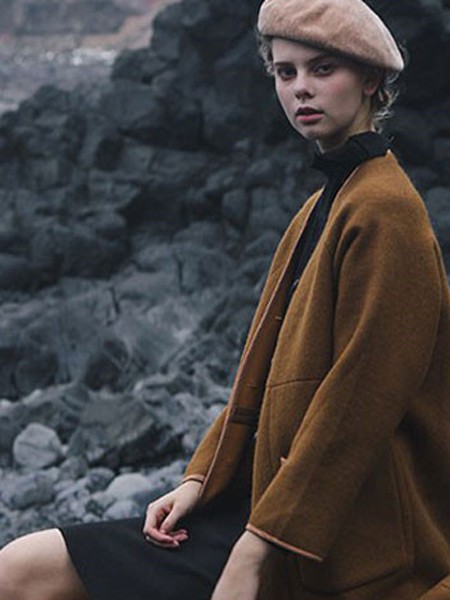 红馆女装2021秋冬季咖啡色大衣