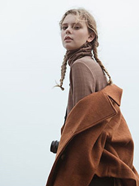 红馆2021秋冬季驼色大衣