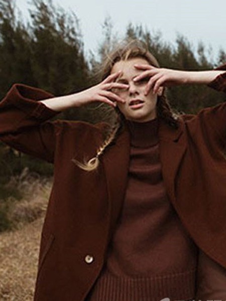 红馆2021秋冬季咖啡色针织衫