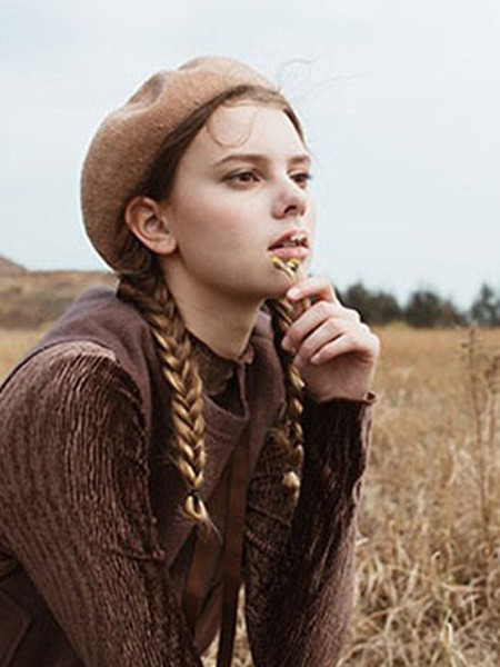 红馆2021秋冬季咖啡色毛衣