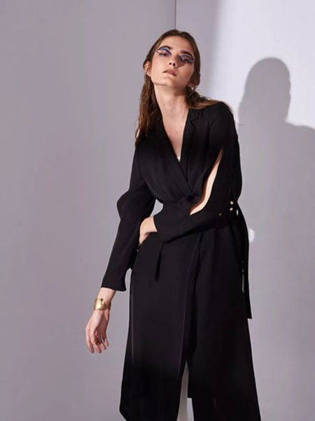 主章女装2021秋冬季黑色大衣