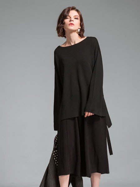 主章女装2021秋冬季黑色T恤