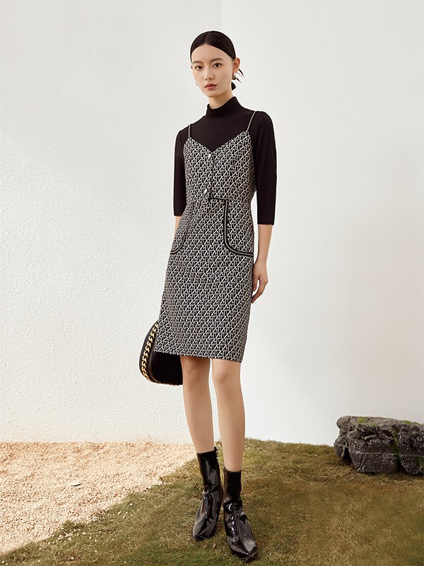 茵格丽女装2022秋冬季灰色吊带裙