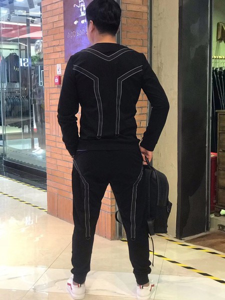 一个人的生活男装2022秋冬季黑色运动装