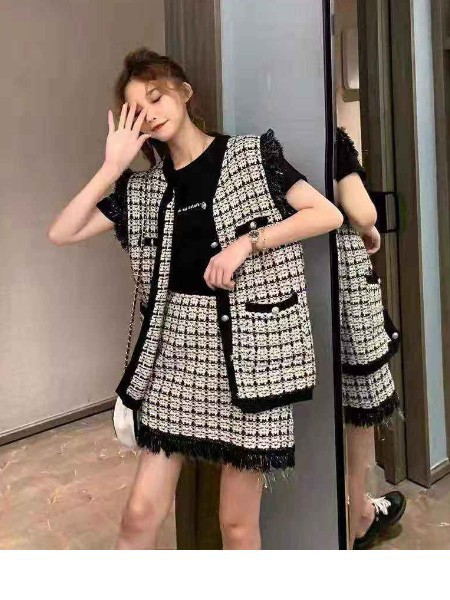 色彩一秀2022春夏季黑色T恤