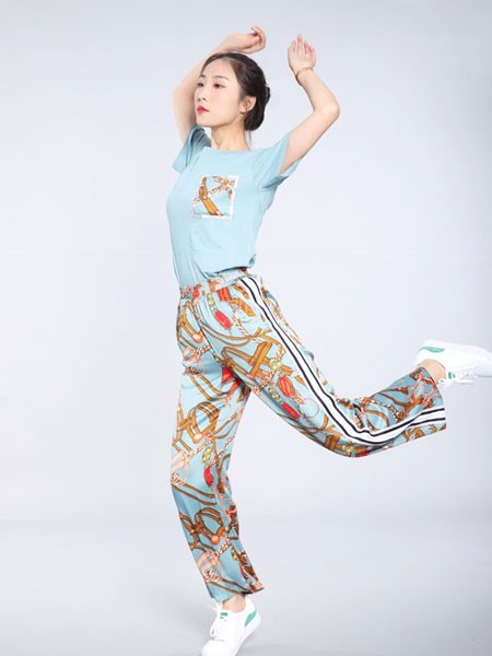 会尼2022春夏季蓝色T恤