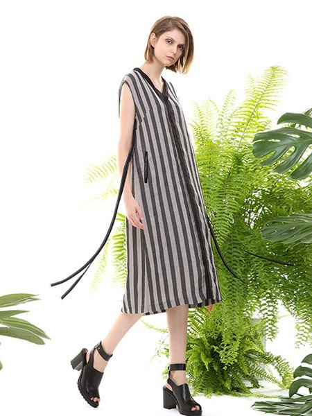 五色能量2022春夏季白色连衣裙