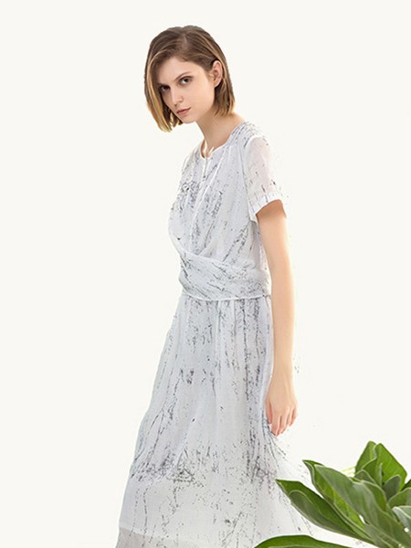 五色能量2022春夏季灰色连衣裙