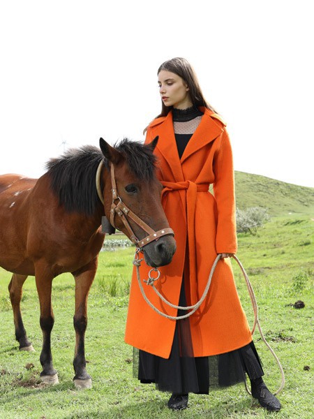 播冉2022秋冬季橙色大衣