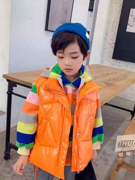 说与童装2022秋冬季橙色夹克