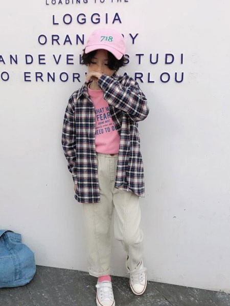 说与童装2022秋冬季粉色T恤