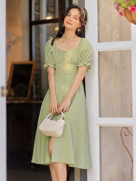迪兰熙女装2022春夏季绿色连衣裙
