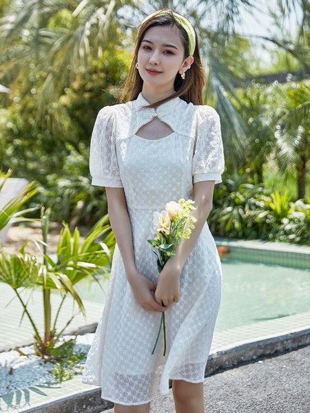 迪兰熙女装2022春夏季白色连衣裙