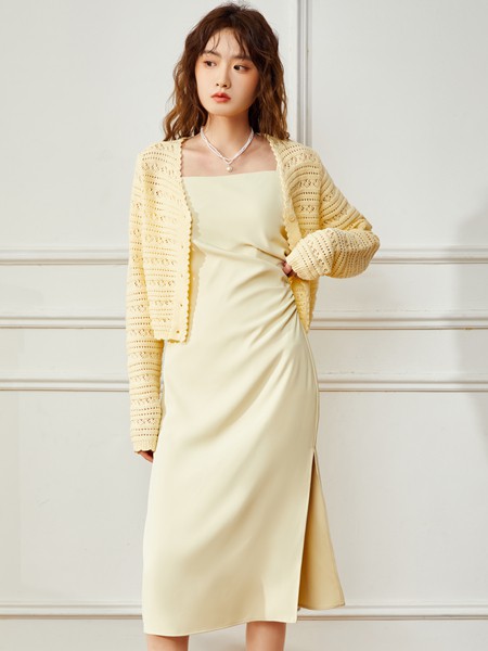 Abun2022春夏季米色吊带裙