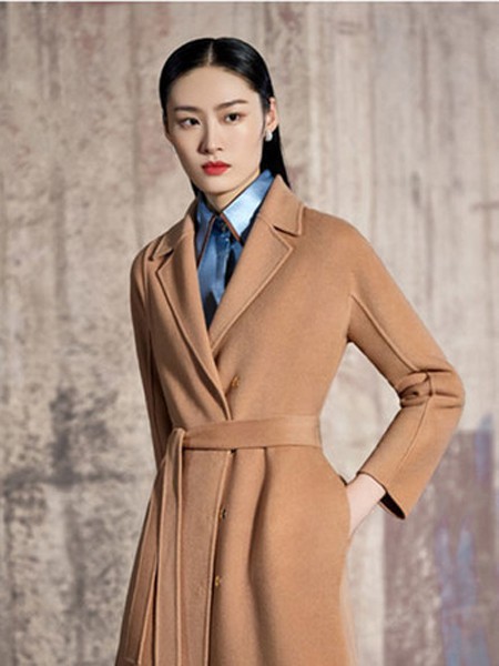 安泽雨女装2021秋冬季卡其色大衣