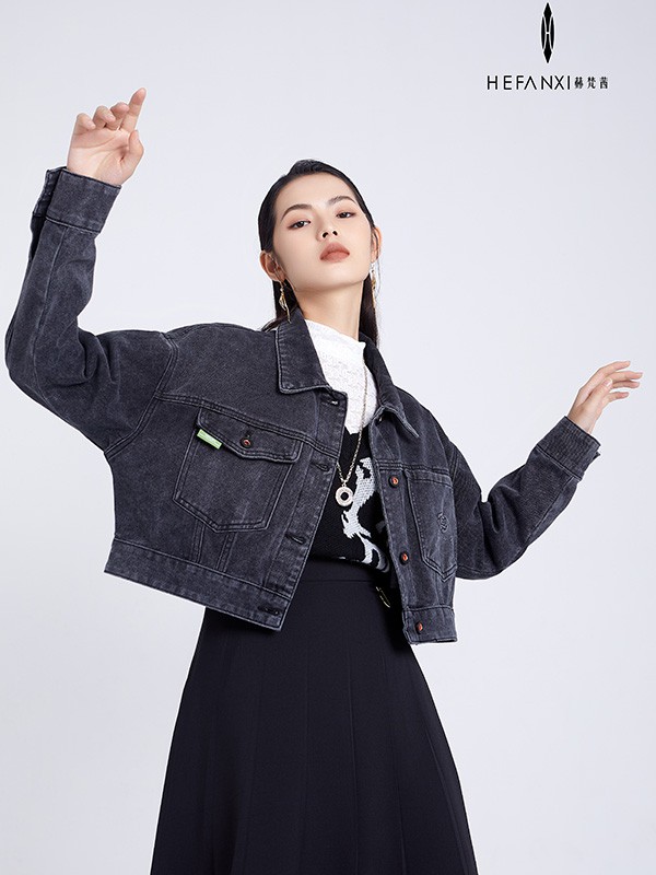 赫梵茜女装2022秋冬季黑色外套