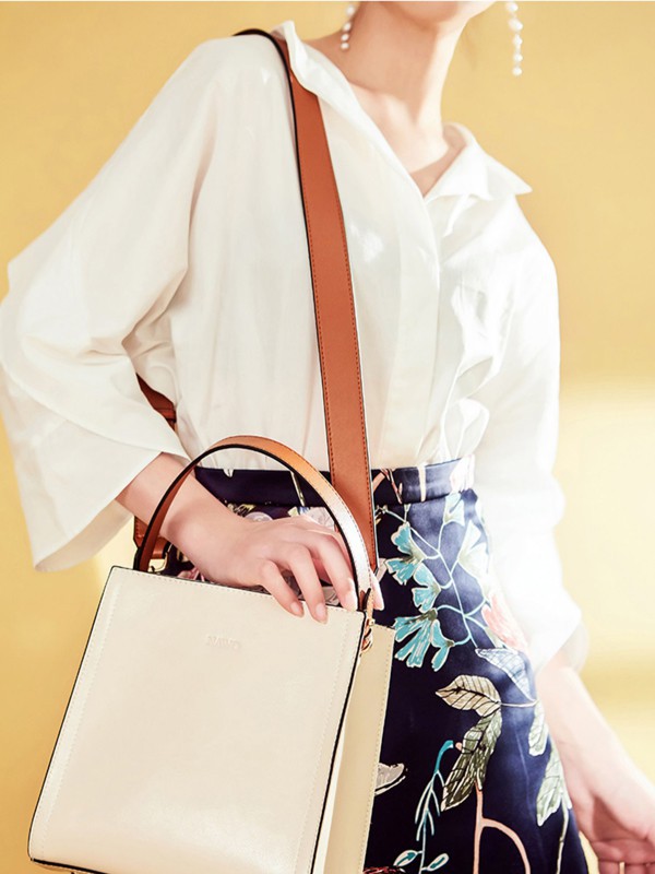 那沃2022女士米色方形包