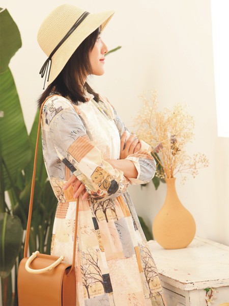 菁萝依梦女装2022春夏季白色连衣裙