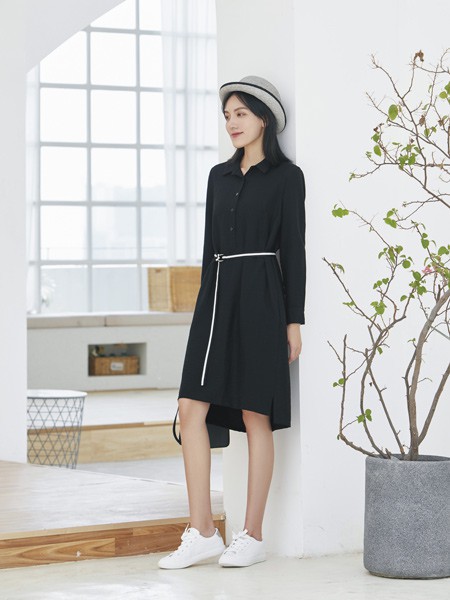 菁萝依梦2022春夏季黑色衬衫裙