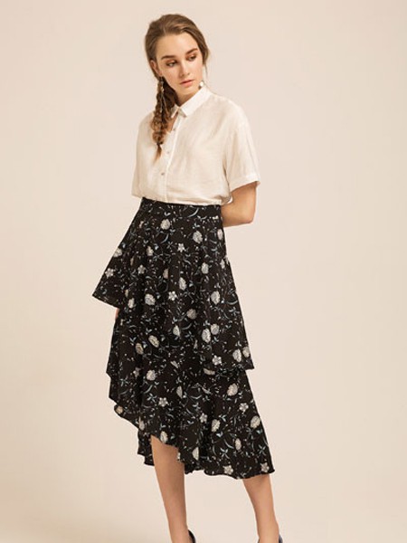 弗凡女装2022春夏季黑色半身裙