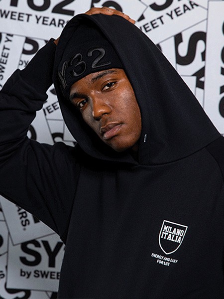 SWEETYEARS2022春夏季黑色卫衣