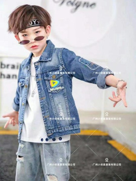 广州小明星2022秋冬季白色T恤